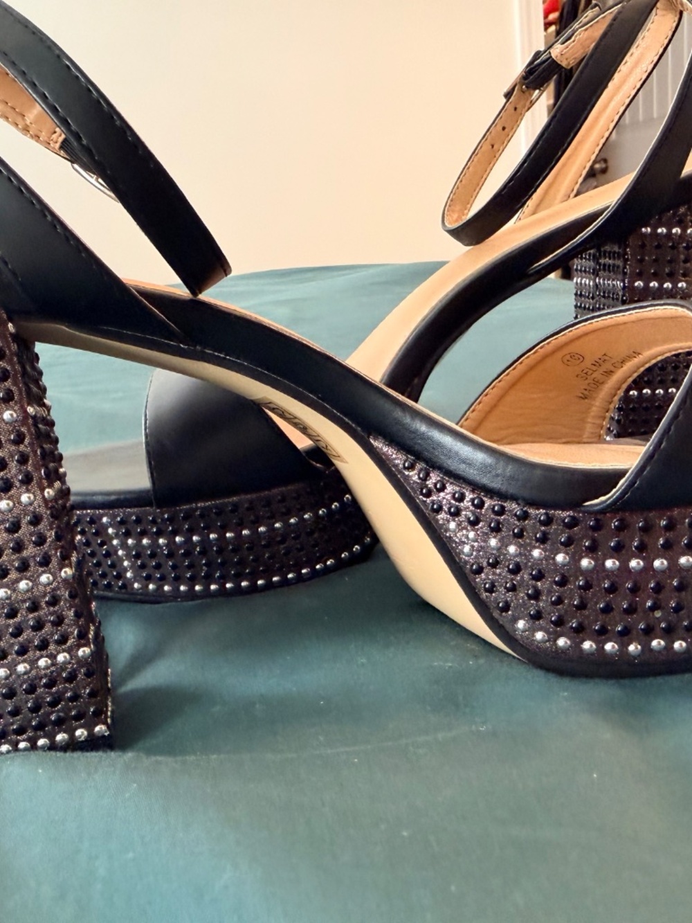Black Sparkly Platform Sandal - Picture 4 of 7